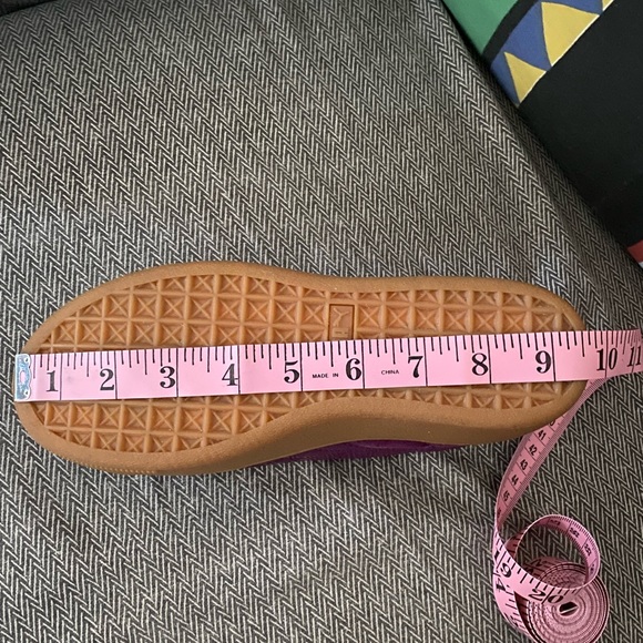 Brand New PUMA Suede Sneakers - Picture 8 of 8